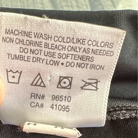 ⭐️ last Chance ⭐️ Under Armour Cropped Wide Leg Workout Black Pants Large - Picture 10 of 15